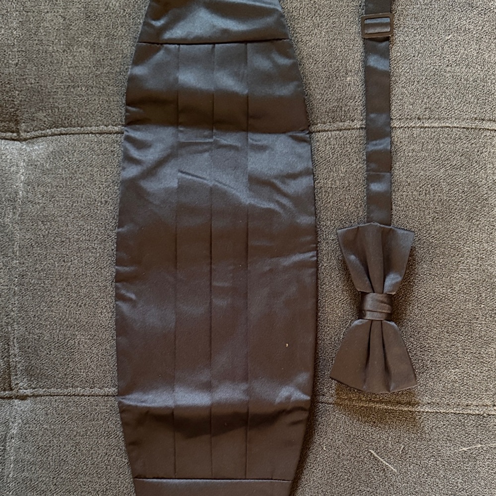 Elegant Black Men's Bow Tie and Cummerbund Set